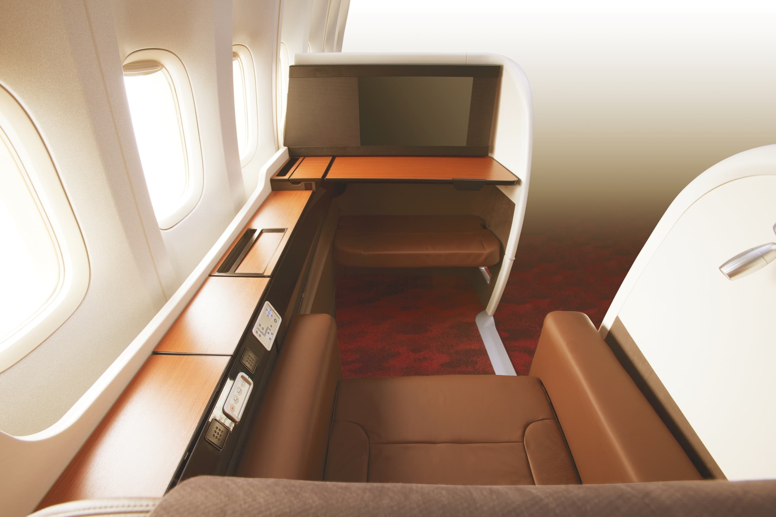 Japan Airlines Mixed First and Business Class to Europe - Image 1